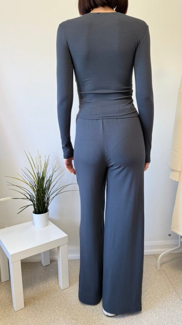 Grey Comfort - Image 2
